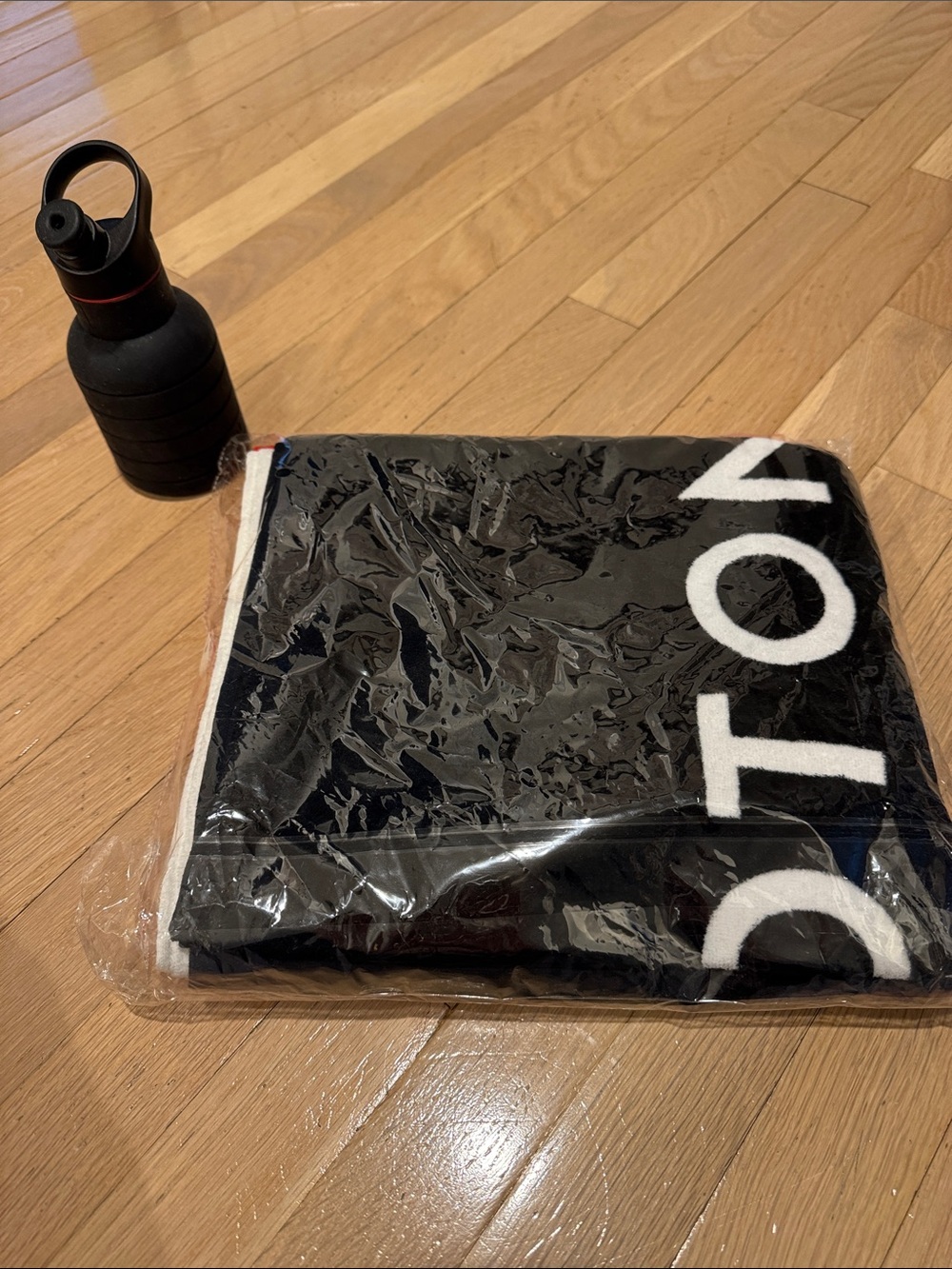 Peloton Red & White and Black Motivational Gym Towel plus water bottle - Picture 2 of 5